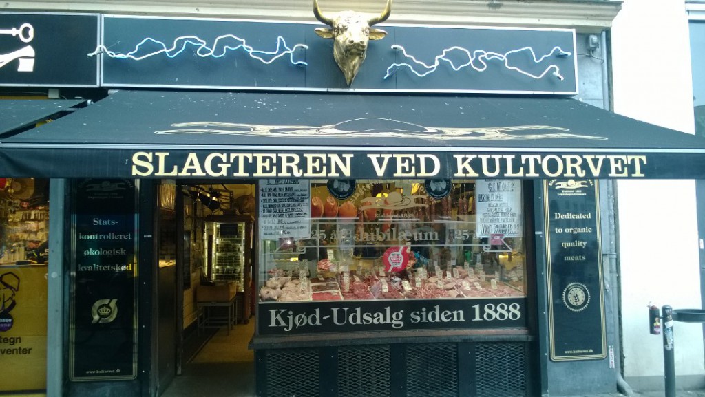Slagteren ved Kultorver etableret 1888. udsalg af økologisk bæredygtigt kød far dyr opdrættet med god dyrevelfærd. Foto marts 2015 af erik K Abrahamsen