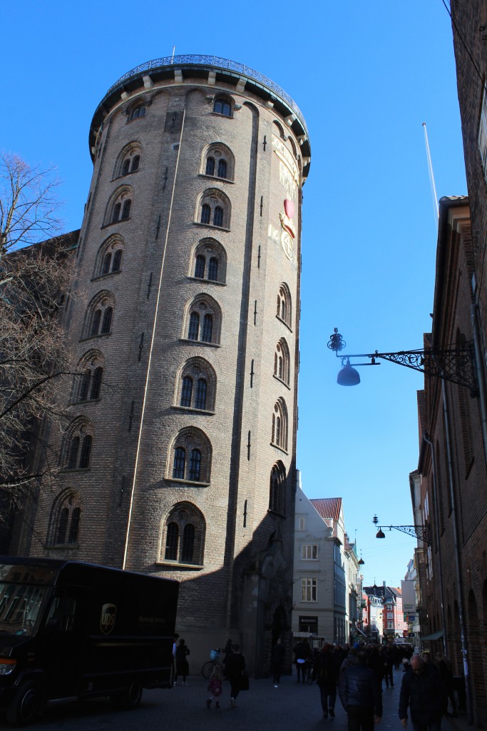 Rundetårn bygget 1636 i Købmagergade over for Regensen b opført 1620. Foto den 12. marts 2015 af Erik K Abrahamsen