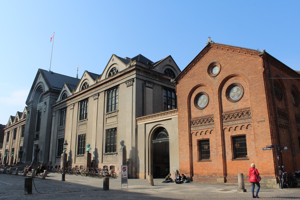 Københv Yniversitet opført 1831-36 og Universitesbibliotek. Bygningen er opført 1831-36. Fo