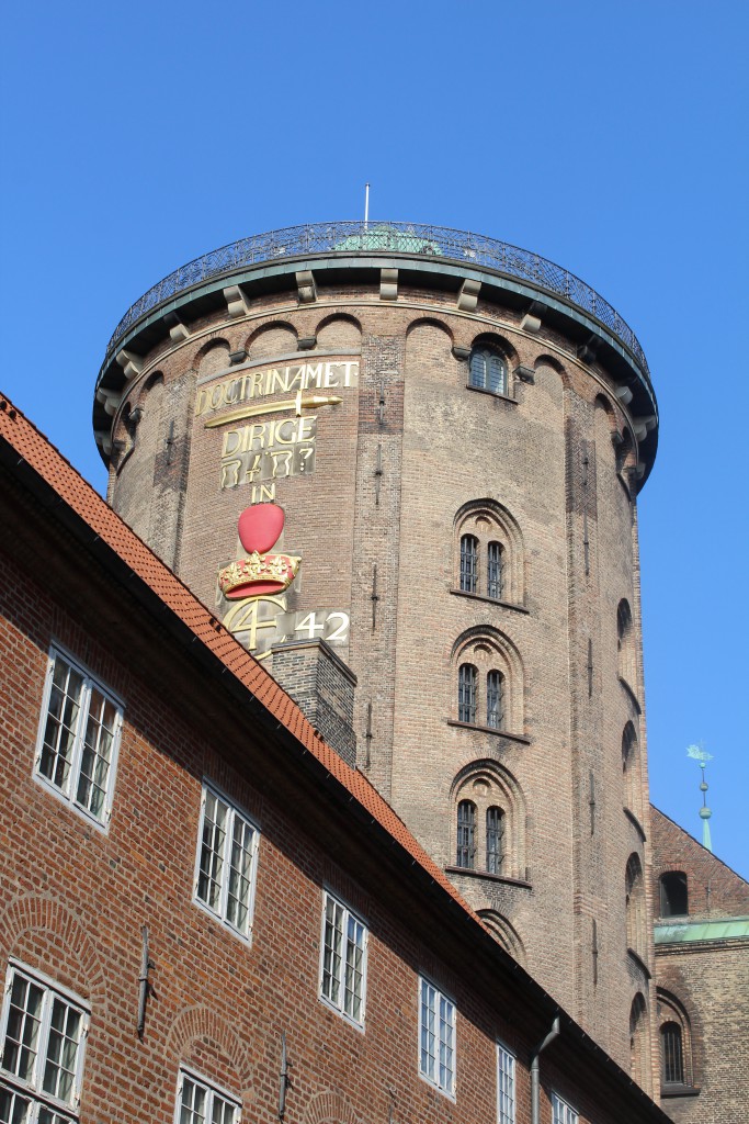 Rundetårn opført 1637-42 med rebus efter ide af KOng Chruistein den 4. (KOnge af danmark og Norge 1588-1628. Foto den 16. marts 2015 af Erik K Abrahamsen
