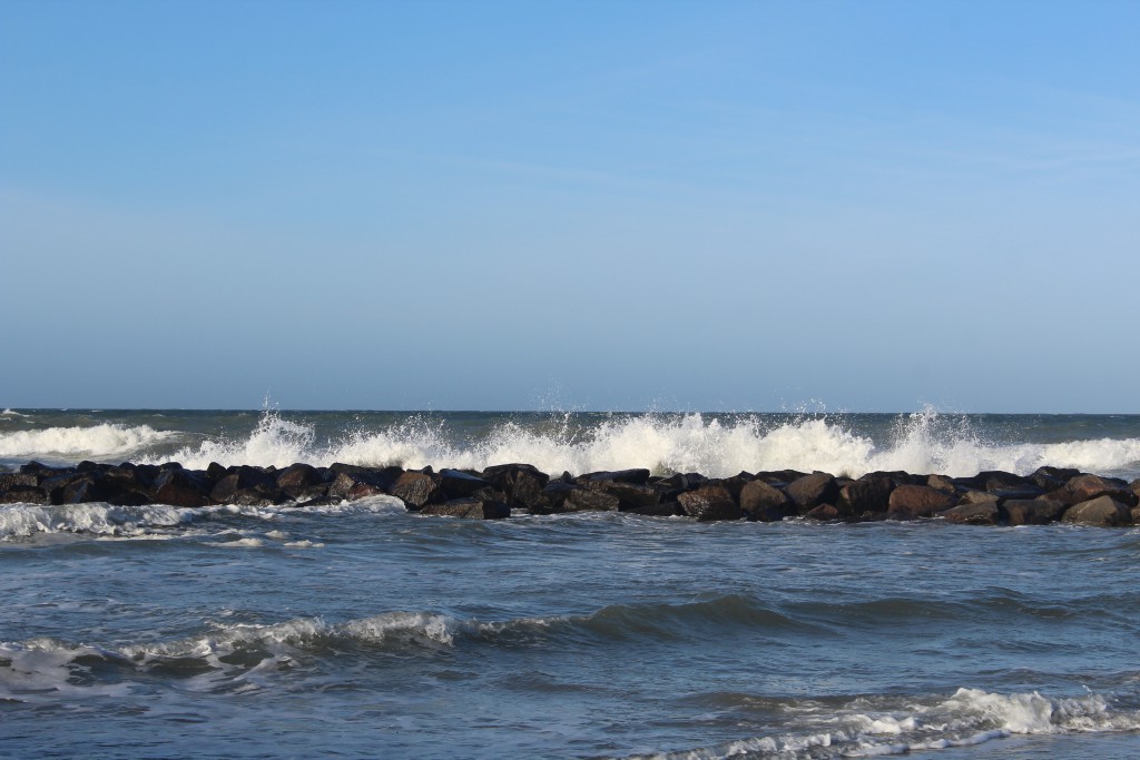 Bølgebryder paralel med kattegat kysten ud for H´yllingebjerg.