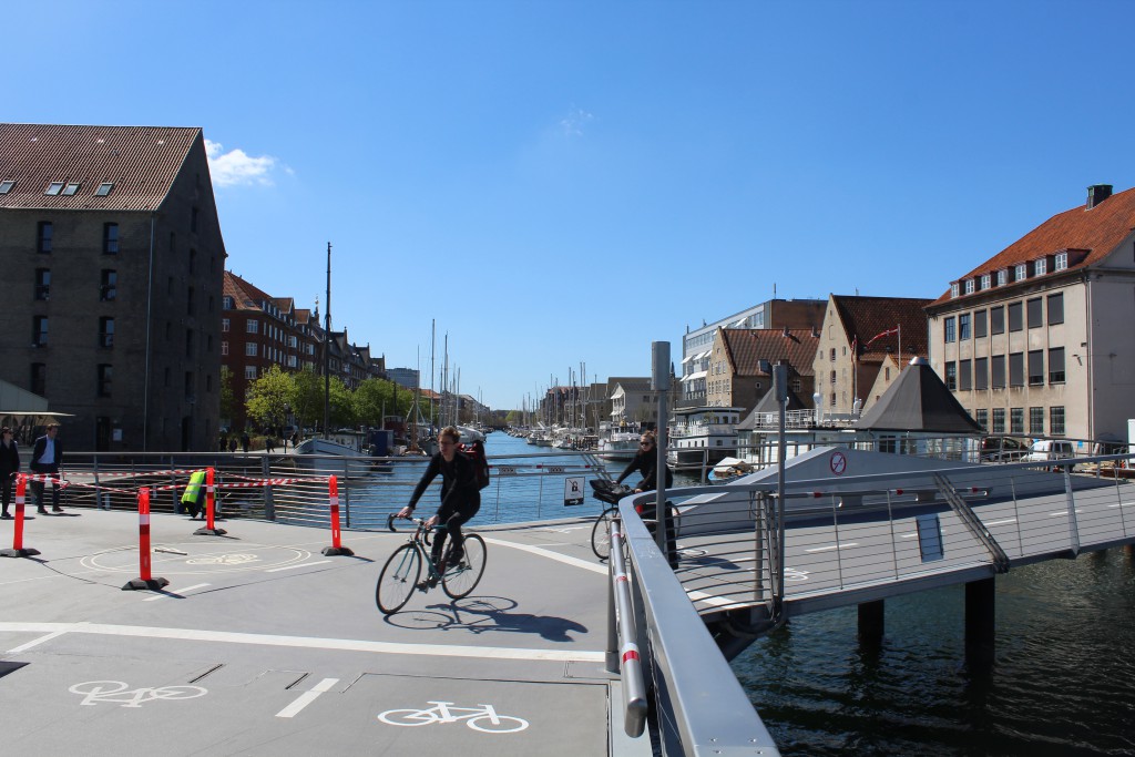 Walk- and bike bridge "Trangravsbroen". View in direction west to Christianshavn Canal. Photo 4. may 2016 by Erik K Abrahamsen.