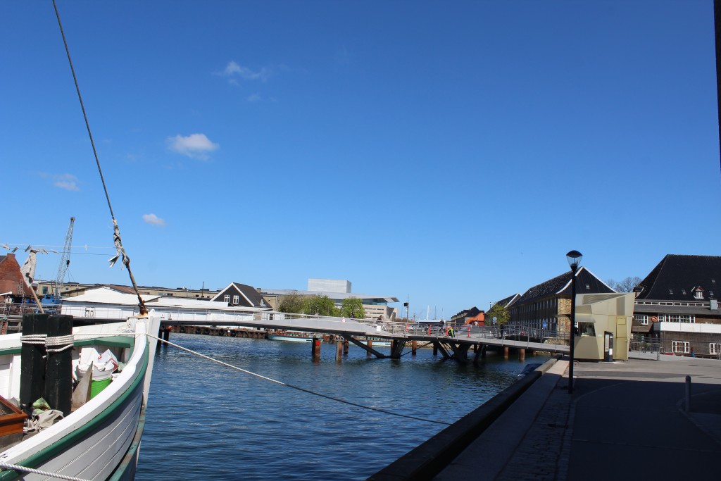 The new walk. and bike bridge "Trangravsbroen" between Christianshavn and 2 isla