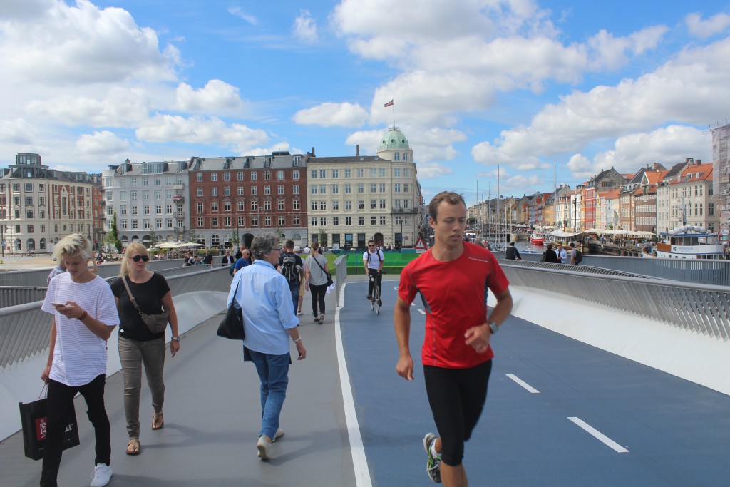 The new walk- and bike bridge "Inderhavnsboren" is also excellent
