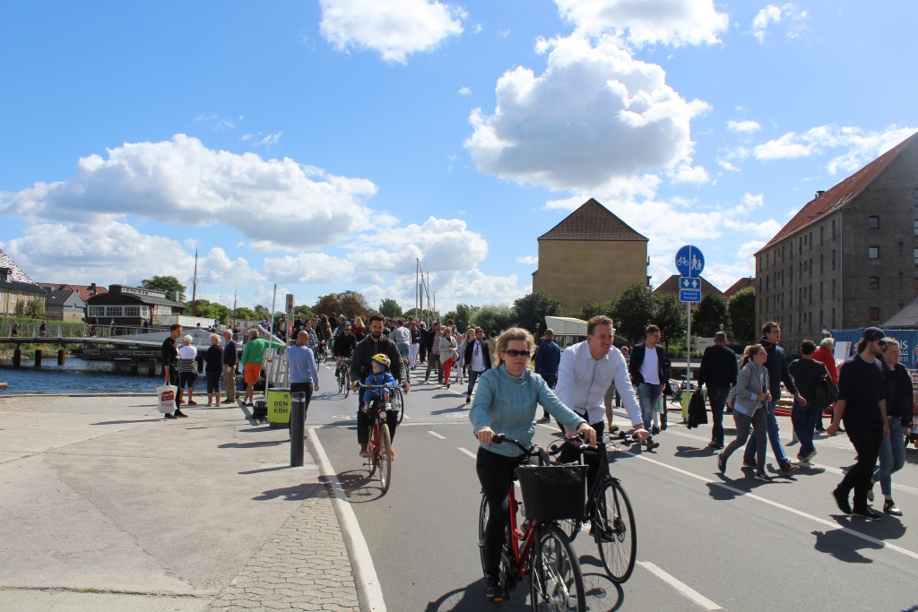 New bike-, run and walk bridge "Trangravsbroen" on Christiansh