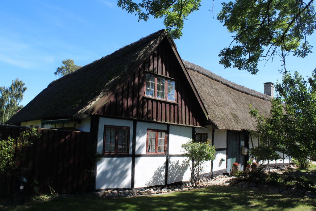 Lodsoldermandsgaarden. The south wing on right and the north wing at left. Photo 17. august 2016 by Erik K Abrahamsen.