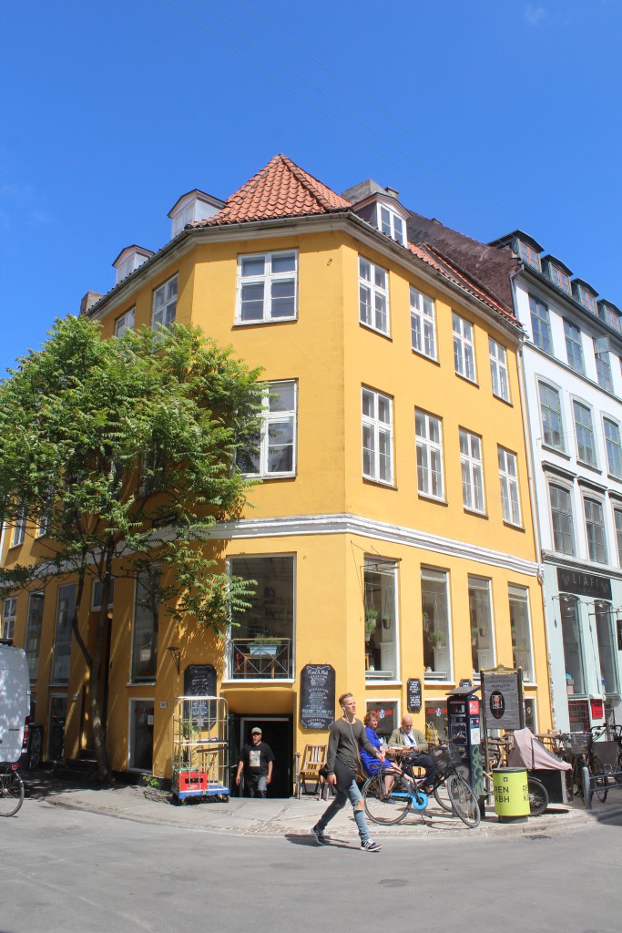 Relaxed atmosphere in Latin Quarter of Copenhagen City, midday 6. june 2016. Photo Erik K Abrahamsen.