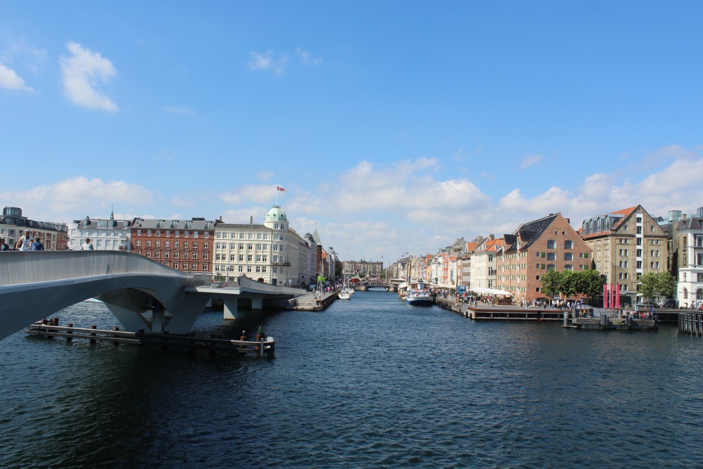Udsigt fra Inderhavnsbroen mod Nyhavn. Foto i retning nord den 9. august 2019