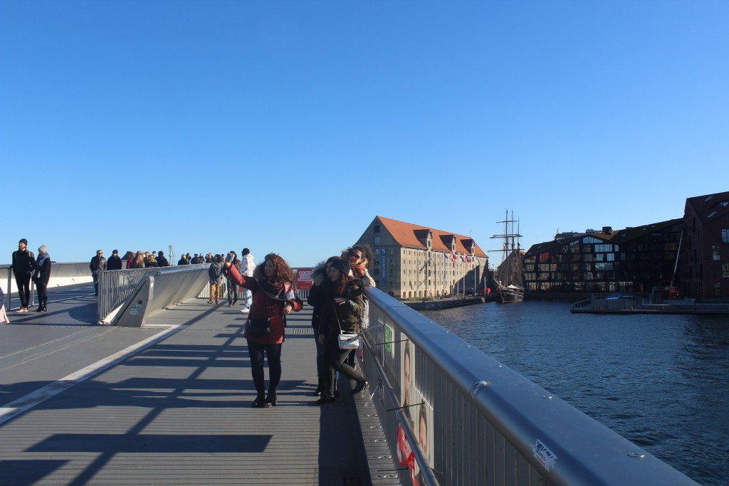 Inderhavnbroen. udsigt mod Nordatlantens Brygge på Christianshavn. Foto i retning syd den 30. oktober 2017 af erik K Abrahamsen.