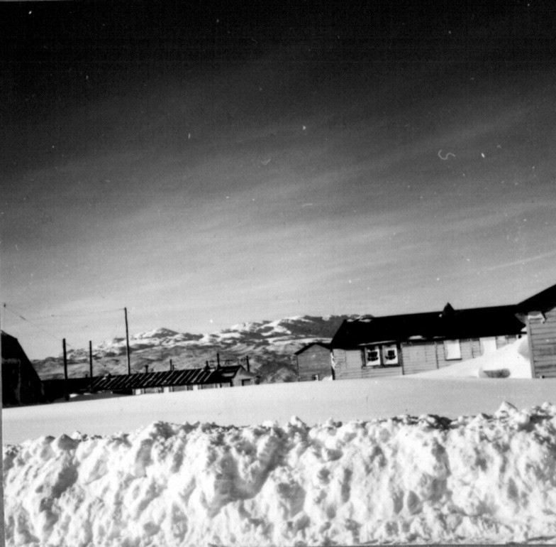 Narsarsuaq - sneen ligger meter højt efter flere dages snestorm.