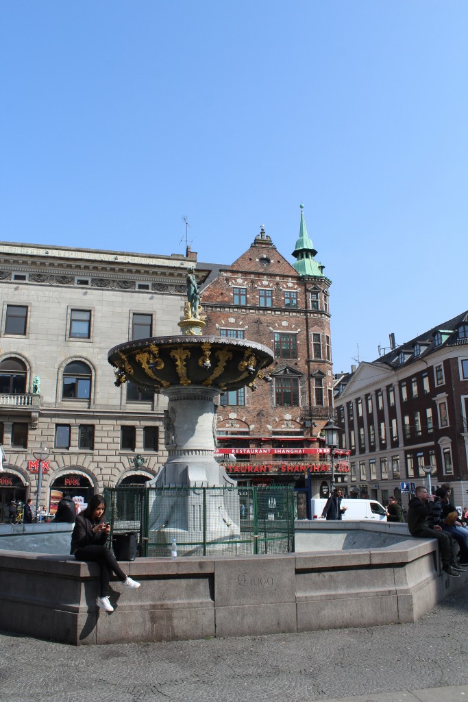 Gammal Torv - Ols Square. Caritas Fountain built 1609. Photo 9. april 2019 by Erik K Abrahamsen.