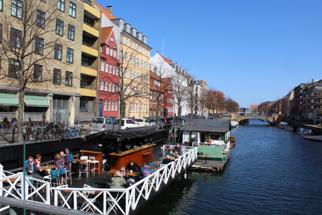 Christianshavn Kanal with outdoor restaurant at bridge on CHristianshavn Torv. Phoot