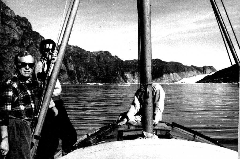 Med yurbås på vej ind til Arsuk Isbræ. Foto 1961