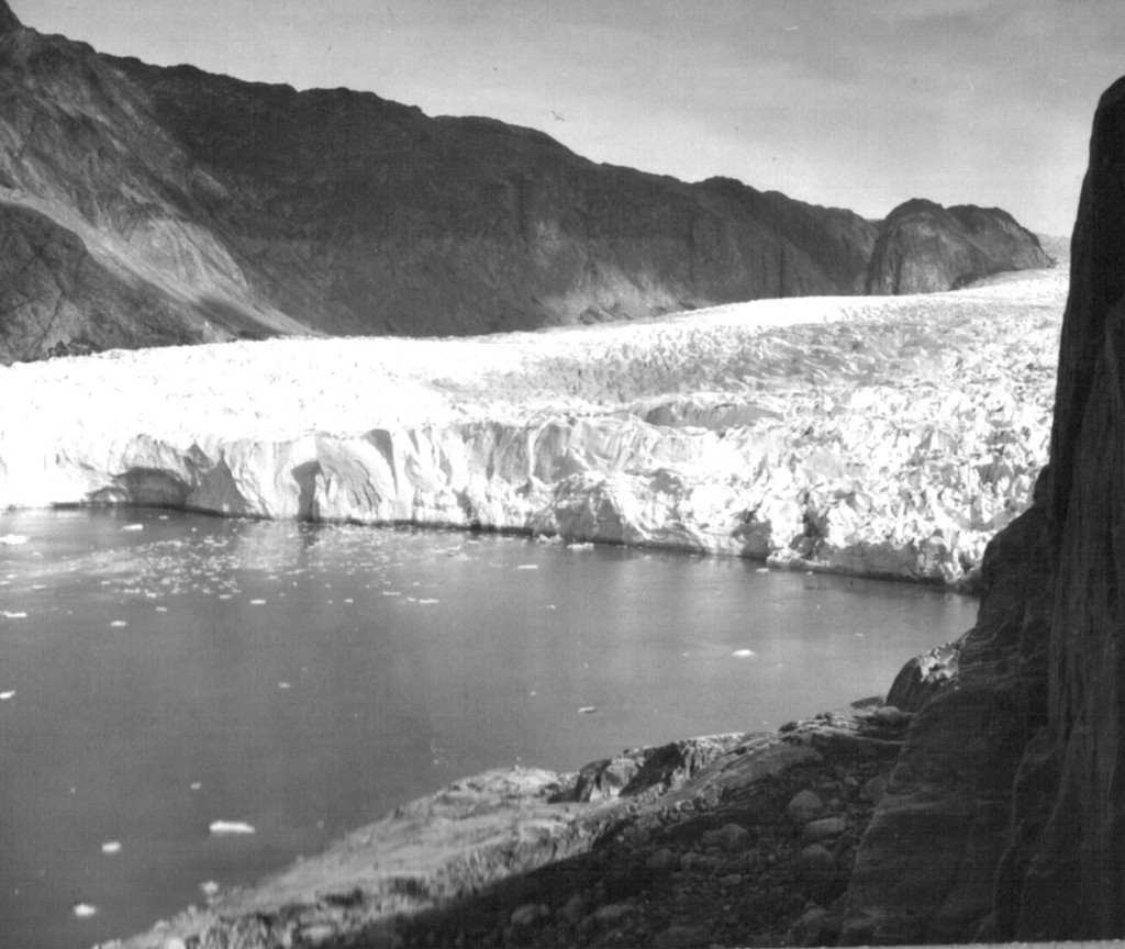 Udsigt fra alnd mod Arsuk Isbræ. Foto 1961