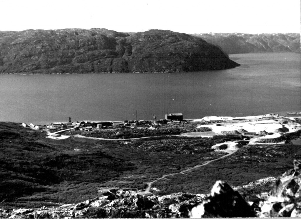 Udsigt ud over Ivigtut og Arsuk Fjord. Foto 1961.