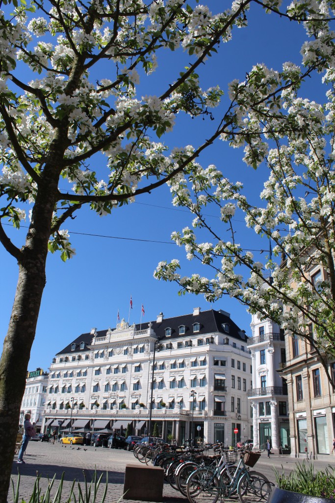 Kings New Square - Kongens Nytorev. View to Hotel D´Angleterre. Photo 9. may 2018 by Erik K Abrahamsen.