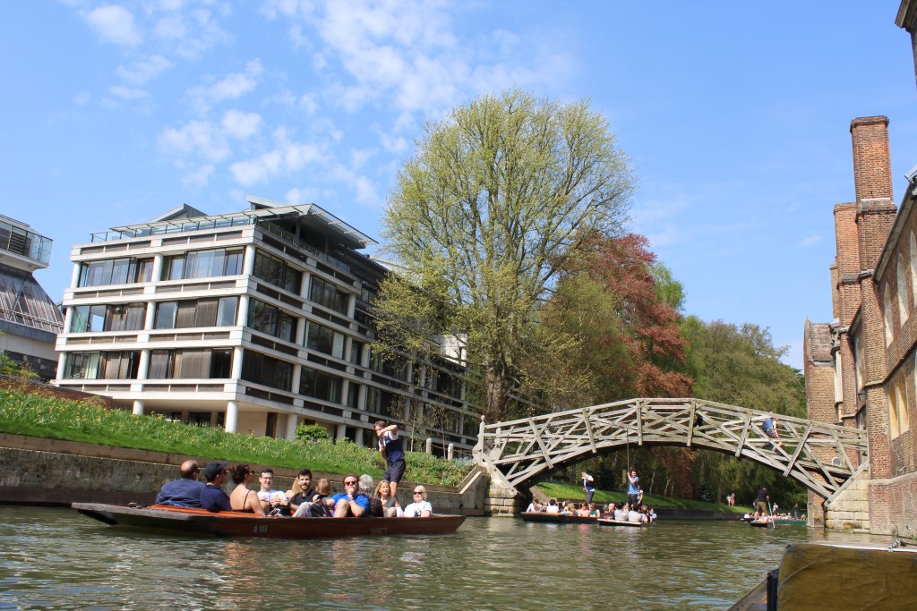 River Camp. View from our flat boat to Mathematical Bridge. At right on photo Queens College. Photo 21. april 2018 by Erik K Abrahamsen